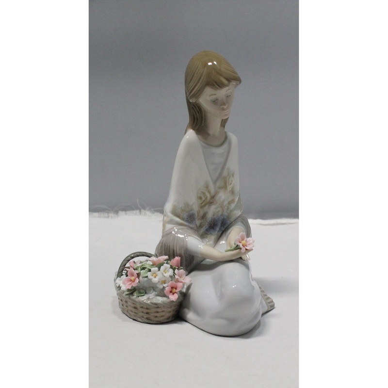 Lladr Figurine:  7607 Flower Song |flowers broken | As Is