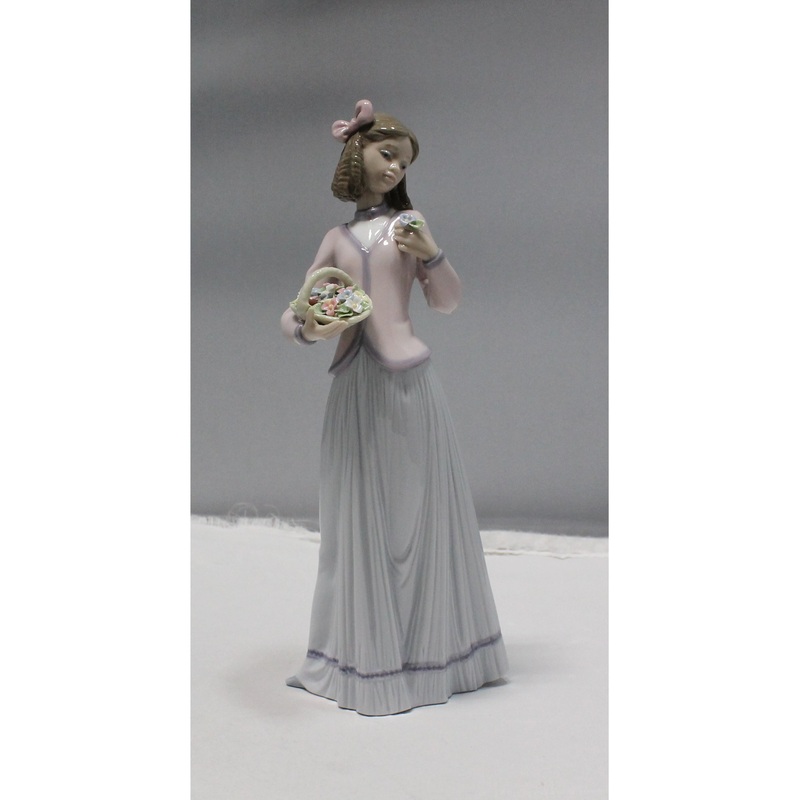 Lladr Figurine:  7644 Innocence in Bloom | Glazed | leaves chipped | As Is