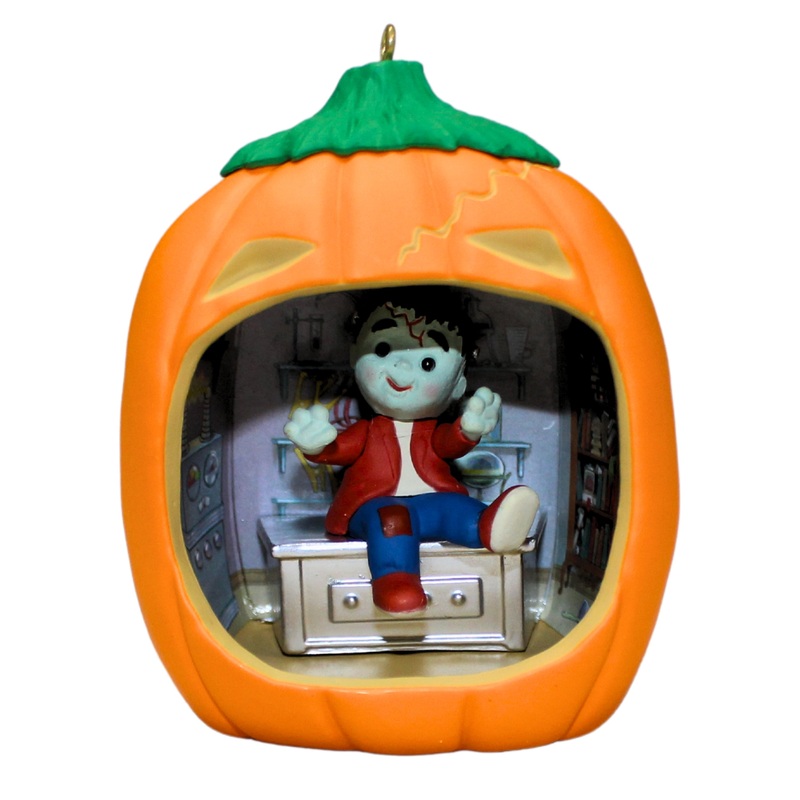 Hallmark Ornament: 2020 Happy Halloween! | QF05274