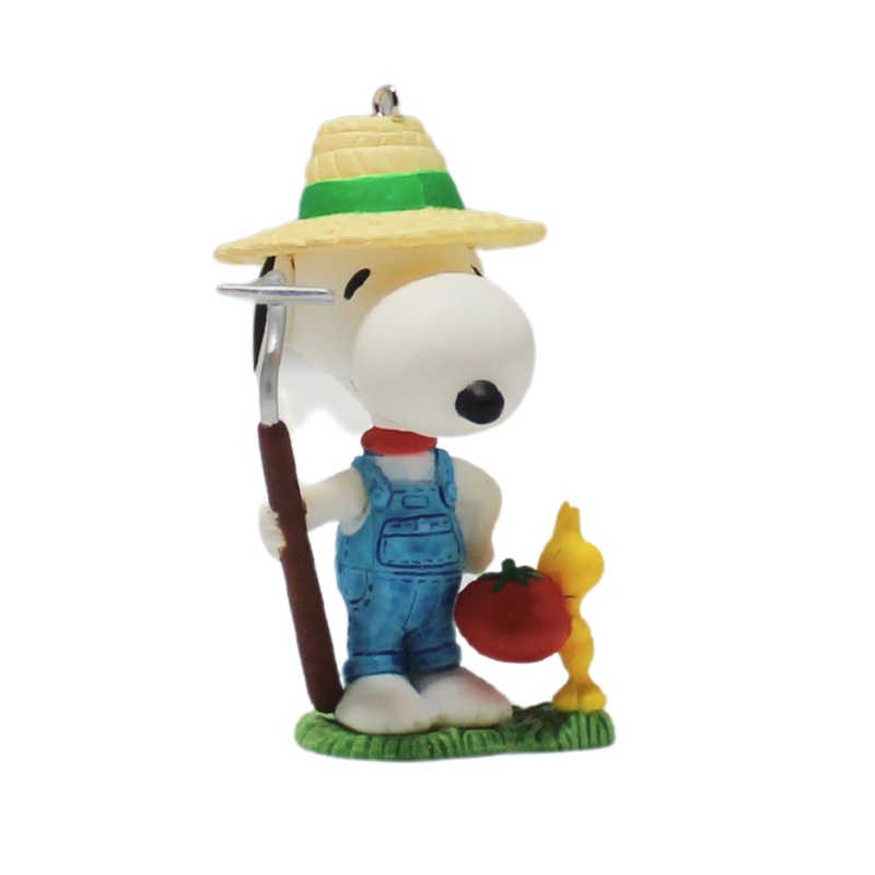 Hallmark Ornament: 2016 Green Thumb Snoopy | QX9251