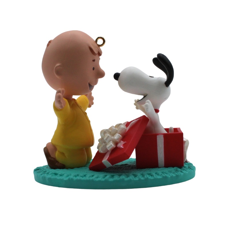 Hallmark Ornament: 2015 A Snoopy for Christmas | QXI2399 | Peanuts