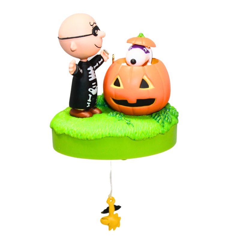 Hallmark Ornament: 2016 Trick or Treat? | QF05224 | Peanuts