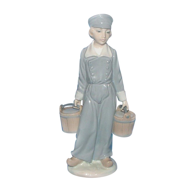 Lladr Figurine: 4811 Boy with Pails