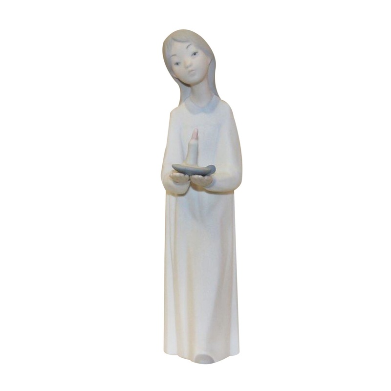 Lladr Figurine: 4868 Girl W/ Candle