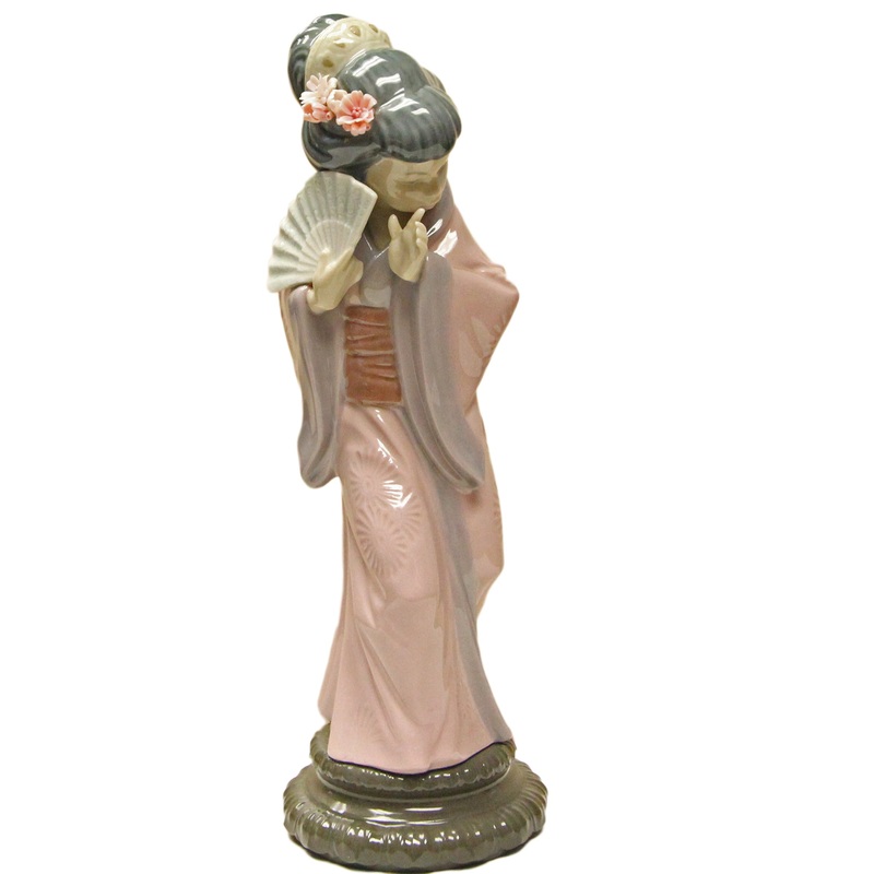 Lladr Figurine: 4990 Chrysanthemum