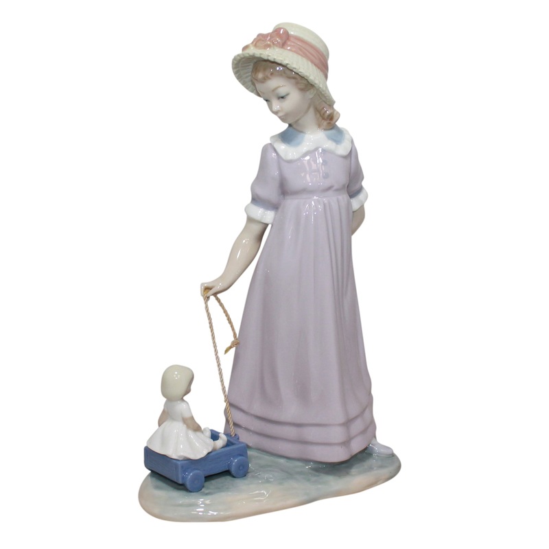 Lladr Figurine: 5044 Girl with Toy Wagon