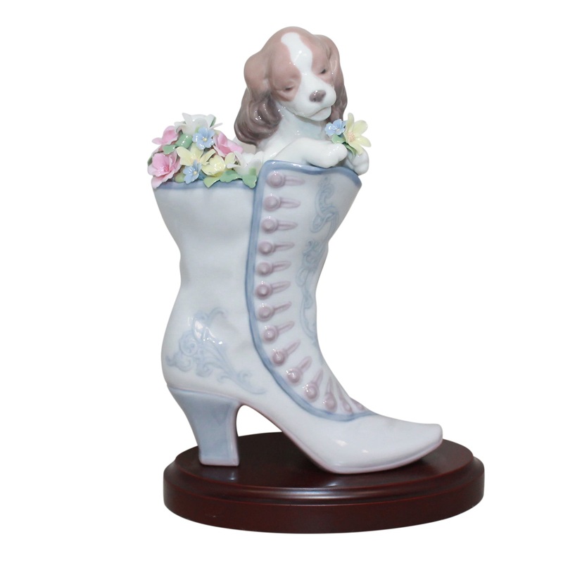 Lladr Figurine: 6744 A Well Heeled Puppy