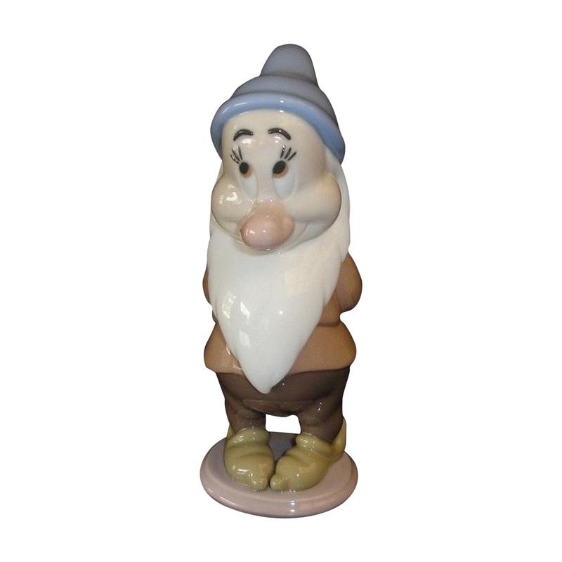Lladr Figurine: 7536 Bashful Dwarf