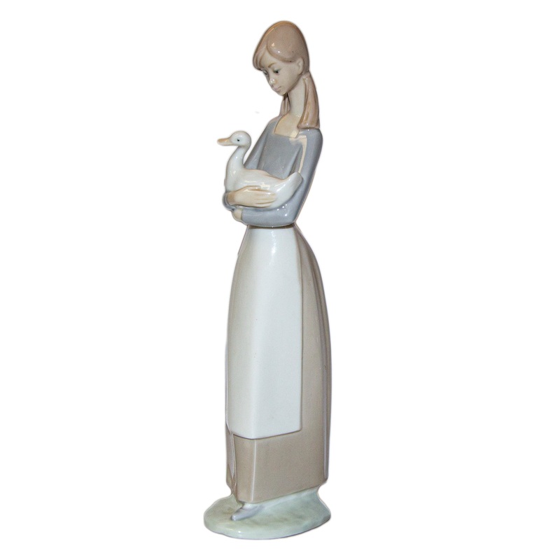 Lladr Figurine: Nao 0025 Girl with Goose