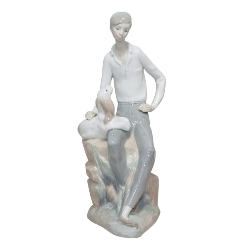 Lladr Figurine: Nao 0032 Shepherd with Dog