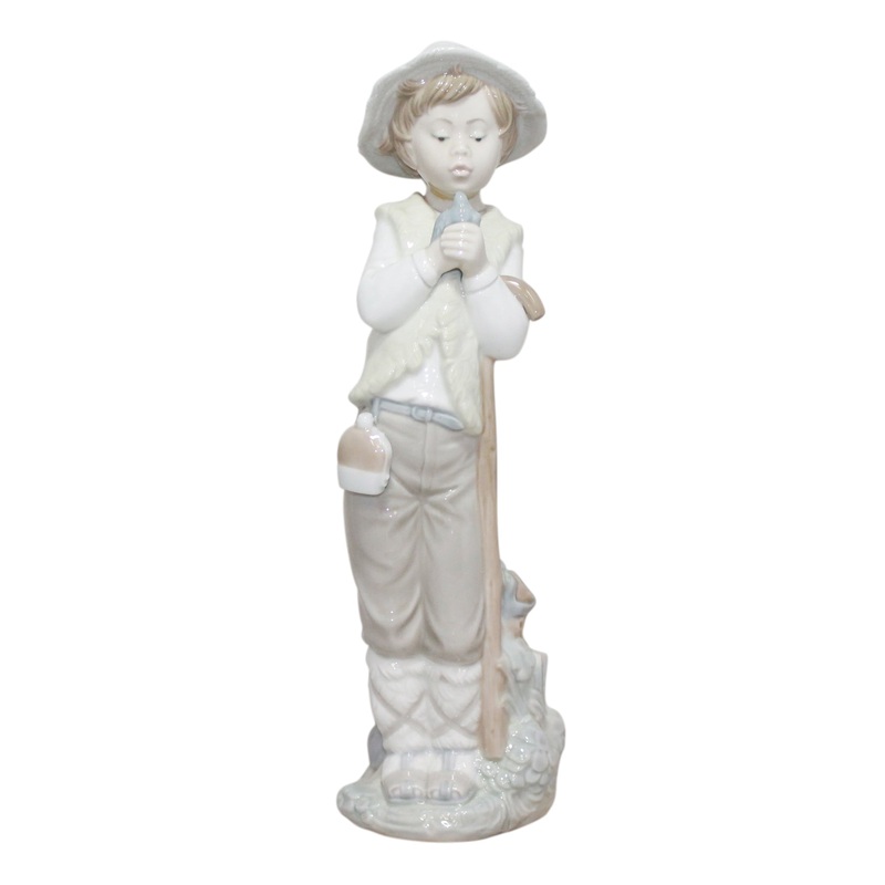 Lladr Figurine: Nao 0209 Shepherd with Sparrow