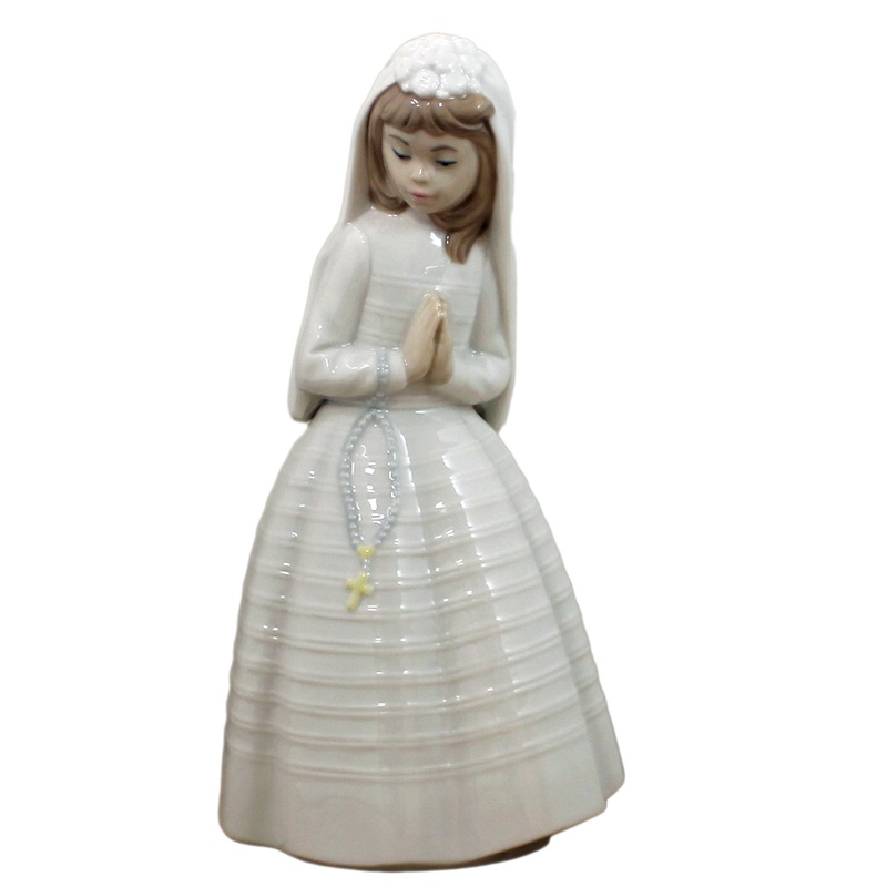 Lladr Figurine: Nao 0236 Girl Praying (First Communion)