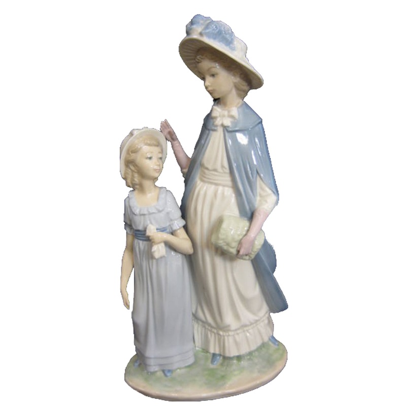Lladr Figurine: Nao 0283 Little Cousin