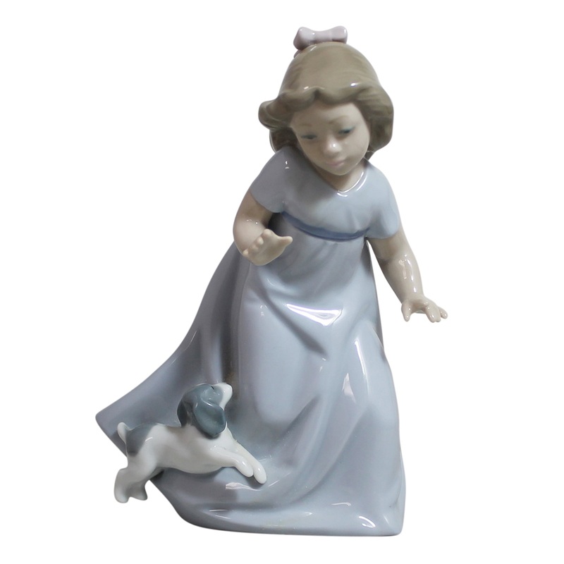 Lladr Figurine: Nao 1027 Girl Running with Puppy