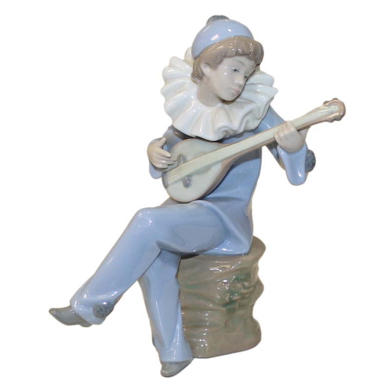 Lladr Figurine: Nao 1078 Strumming