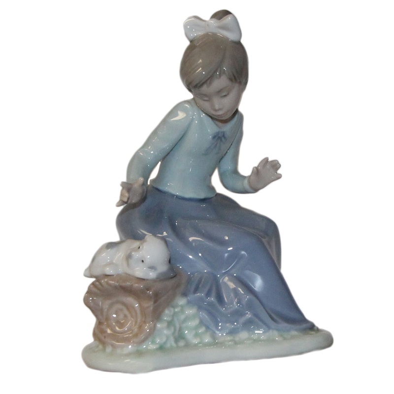 Lladr Figurine: Nao 1091 Let's Rest