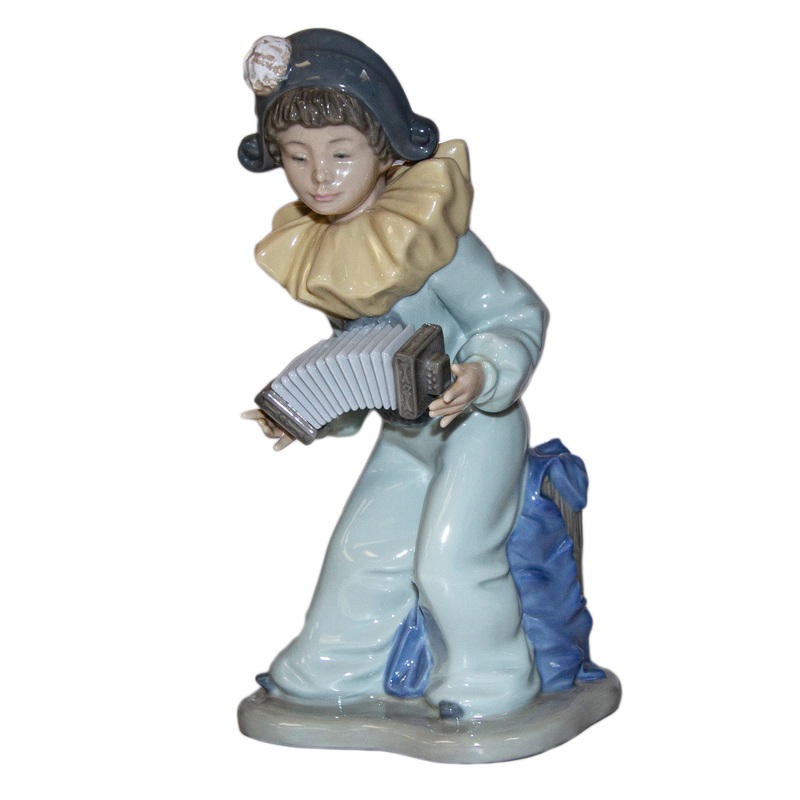 Lladr Figurine: Nao 1102 Harlequin's Concerto