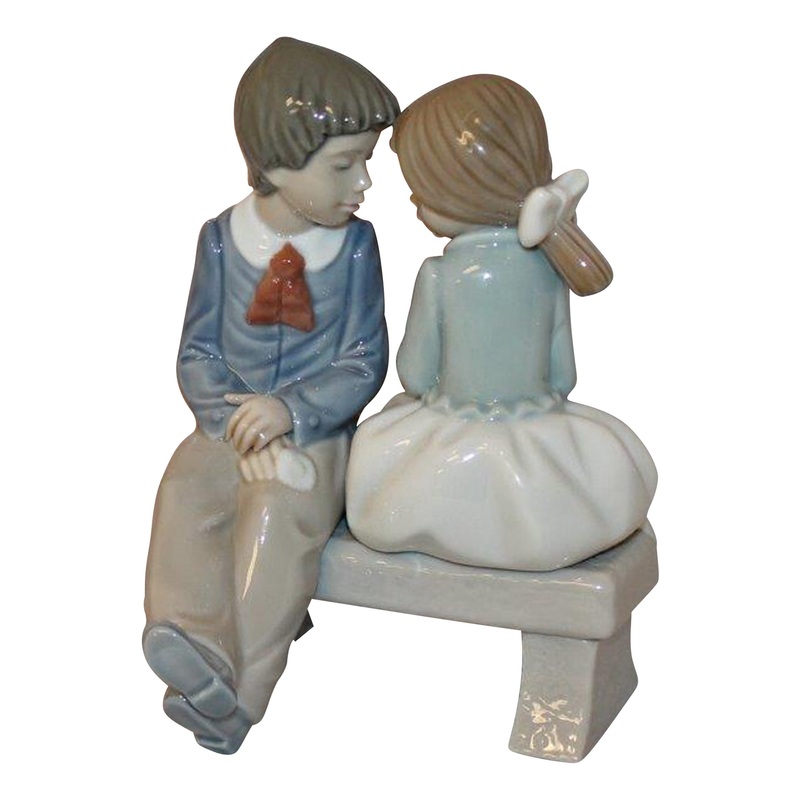 Lladr Figurine: Nao 1136  First Love