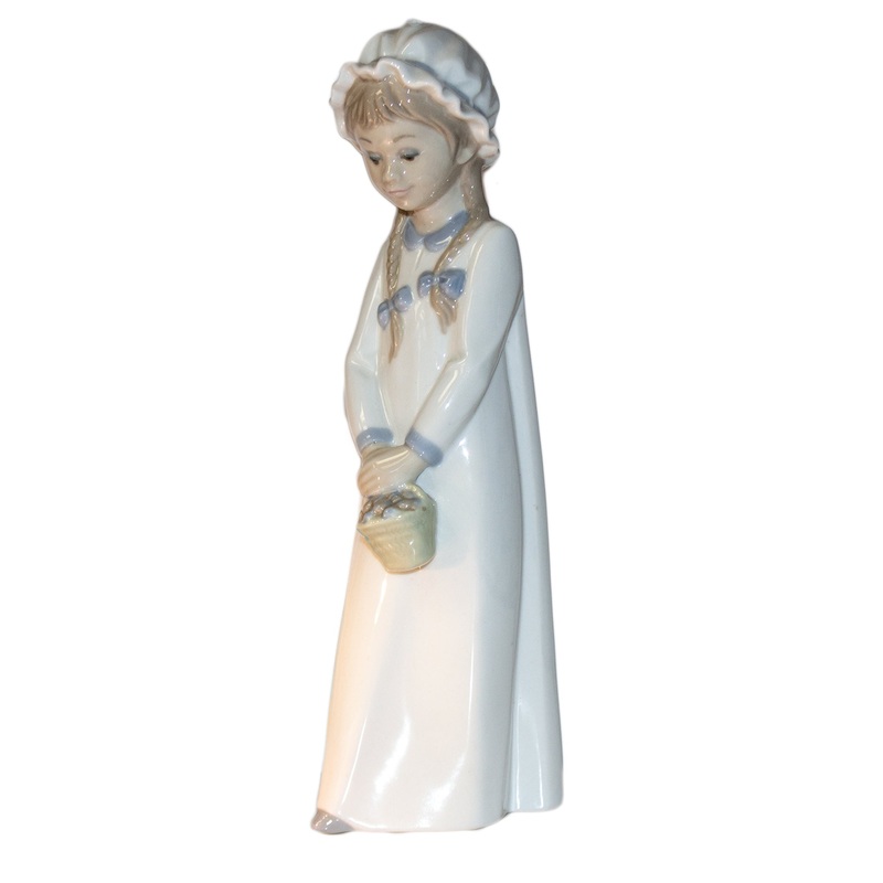 Lladr Figurine: Zaphir 597 Girl with Basket