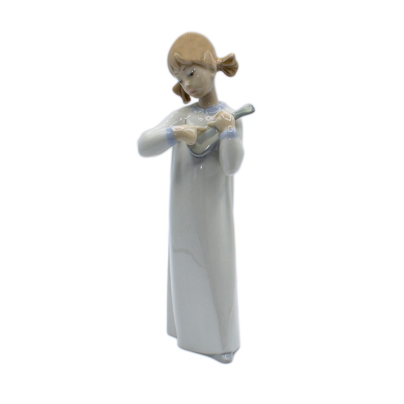 Lladr Figurine: 4871 Girl With Guitar