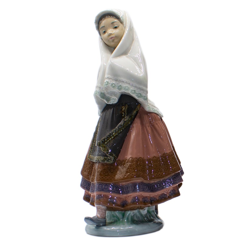 Lladr Figurine: 5053 Festival Time