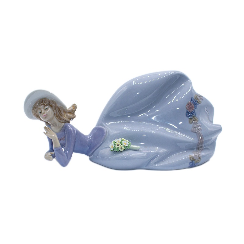 Lladr Figurine: 5589 Pretty Pose