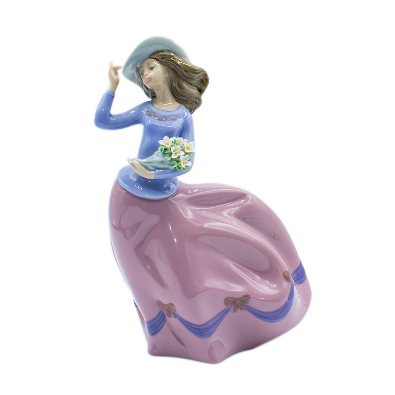 Lladr Figurine: 5590 Spring Breeze