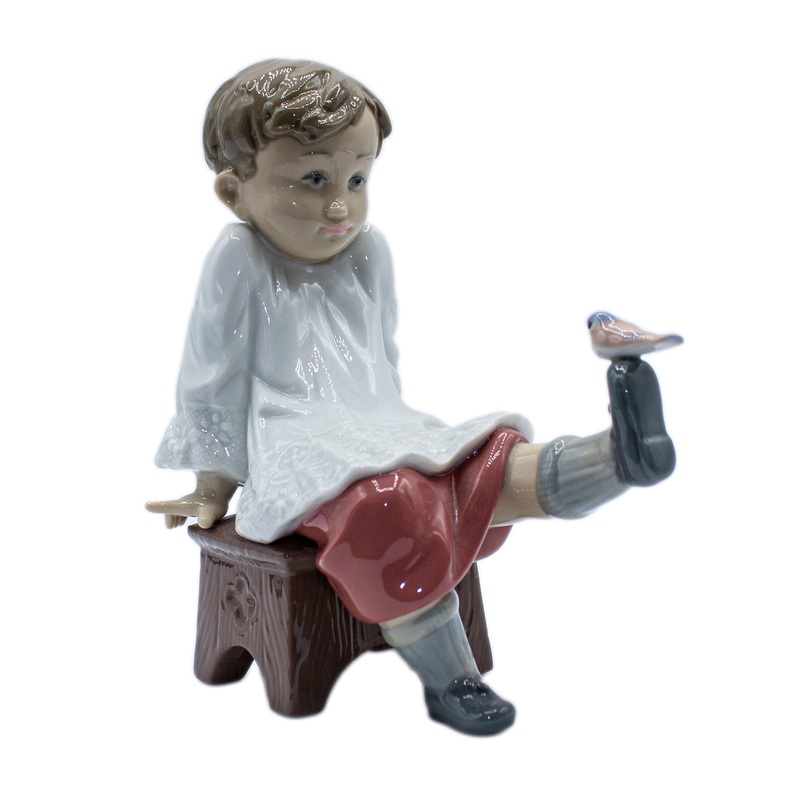Lladr Figurine: 5987 Talk to Me