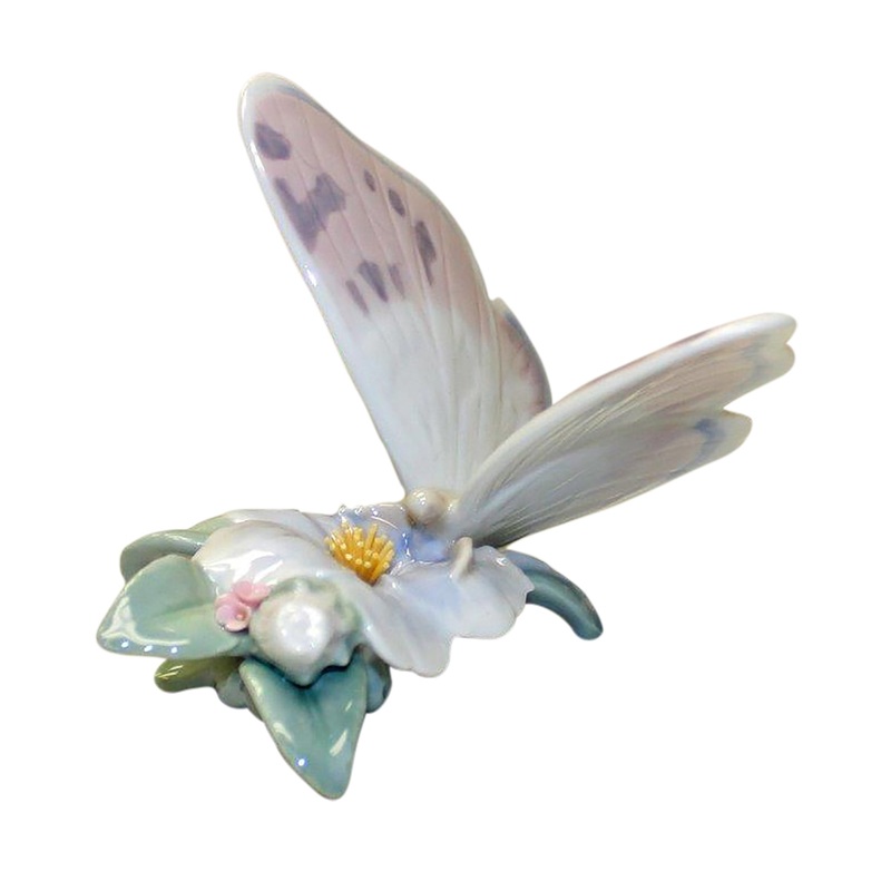 Lladr Figurine: 6330 Refreshing Pause