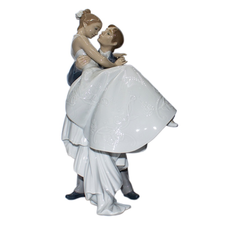 Lladr Figurine: 8029 The Happiest Day