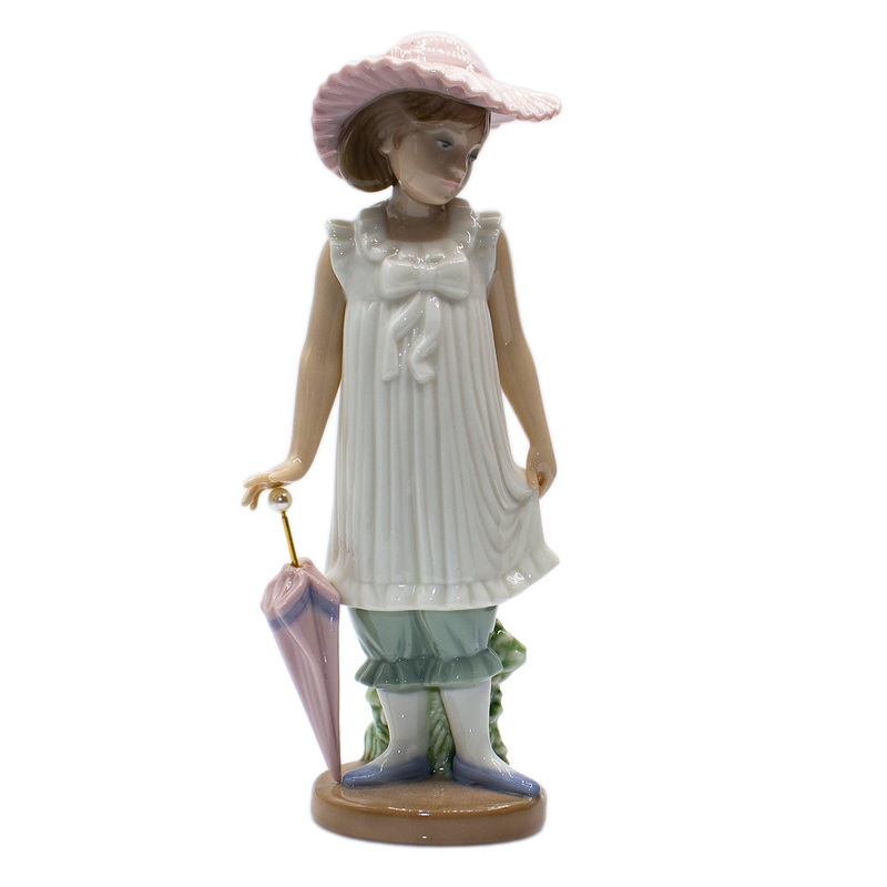 Lladr Figurine: Nao 1126 April Showers