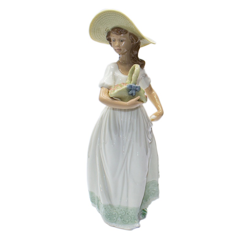 Lladr Figurine: Nao 1195 Spring Flowers