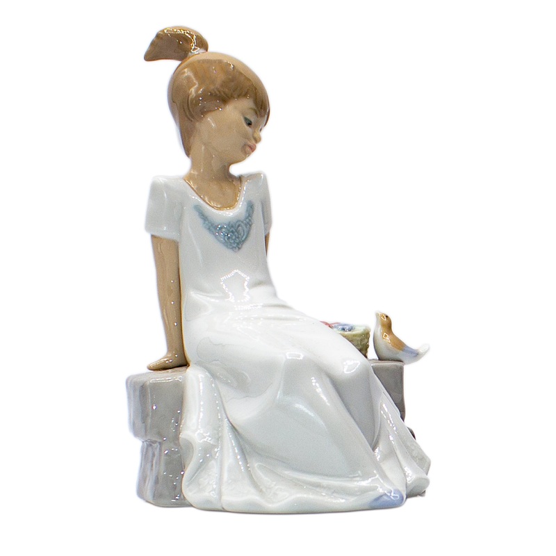 Lladr Figurine: Nao 1430 Spring has Come