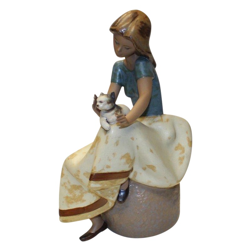 Lladr Figurine: 2169 Repose