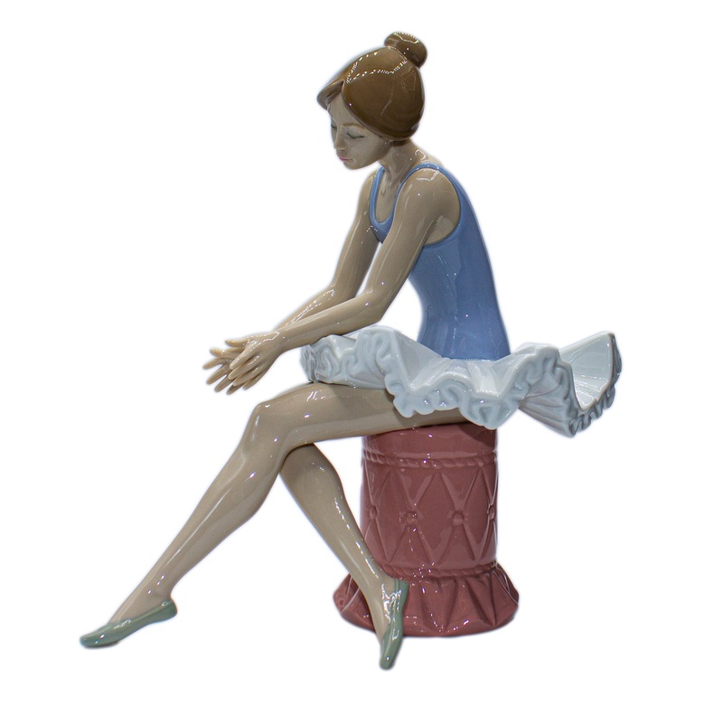 Lladr Figurine: Nao 1179 Sitting Ballet Dancer