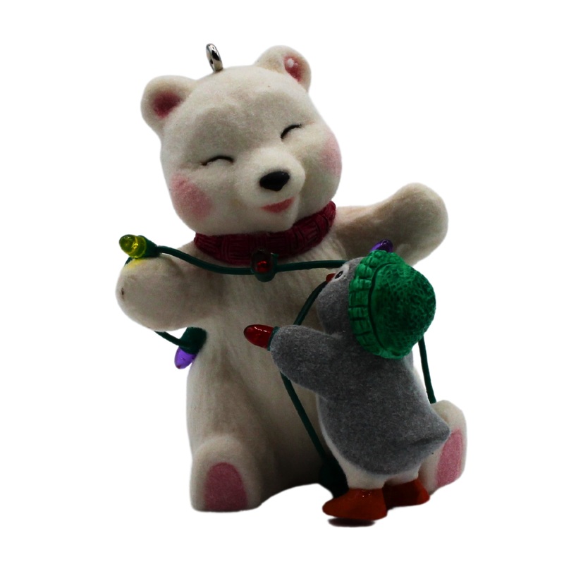 Hallmark Ornament: 2015 Wrapped Up in Friendship | QX9157