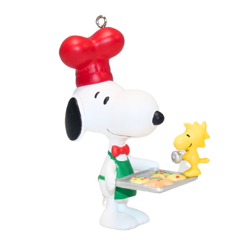 Hallmark Ornament: 2017 Baker Snoopy | QX9435 | Peanuts