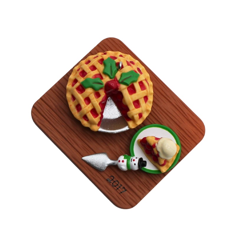 Hallmark Ornament: 2017 Season's Treatings | QX9392