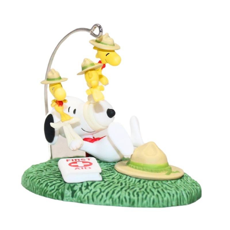 Hallmark Ornament: 2018 First Aid Lessons | QXI3366 | Peanuts