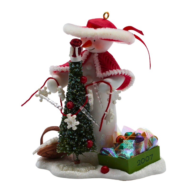 Hallmark Ornament: 2007 Decorating Snow Lady | QXC7003