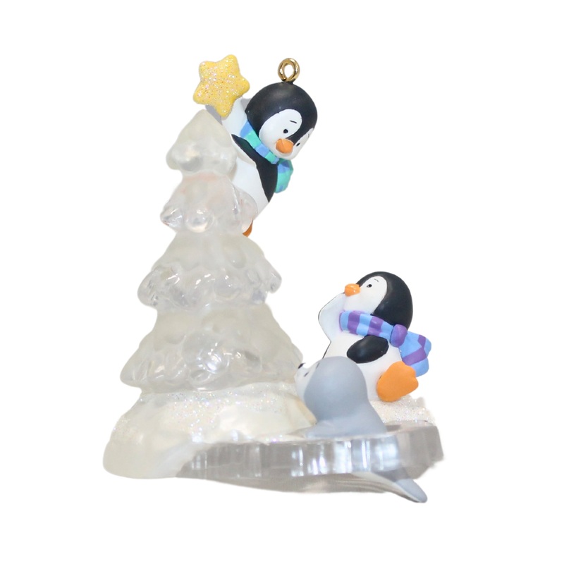 Hallmark Ornament: 2002 Topping the Tree | QX6953