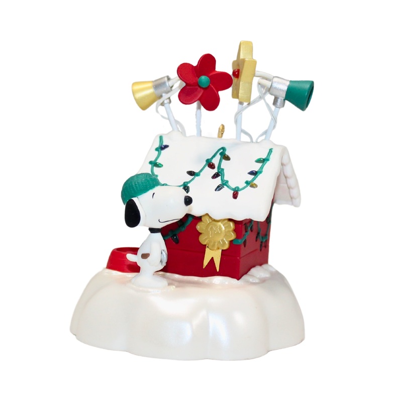 Hallmark Ornament: 2003 World-Famous Christmas Decorator | QXC3004 | Snoopy