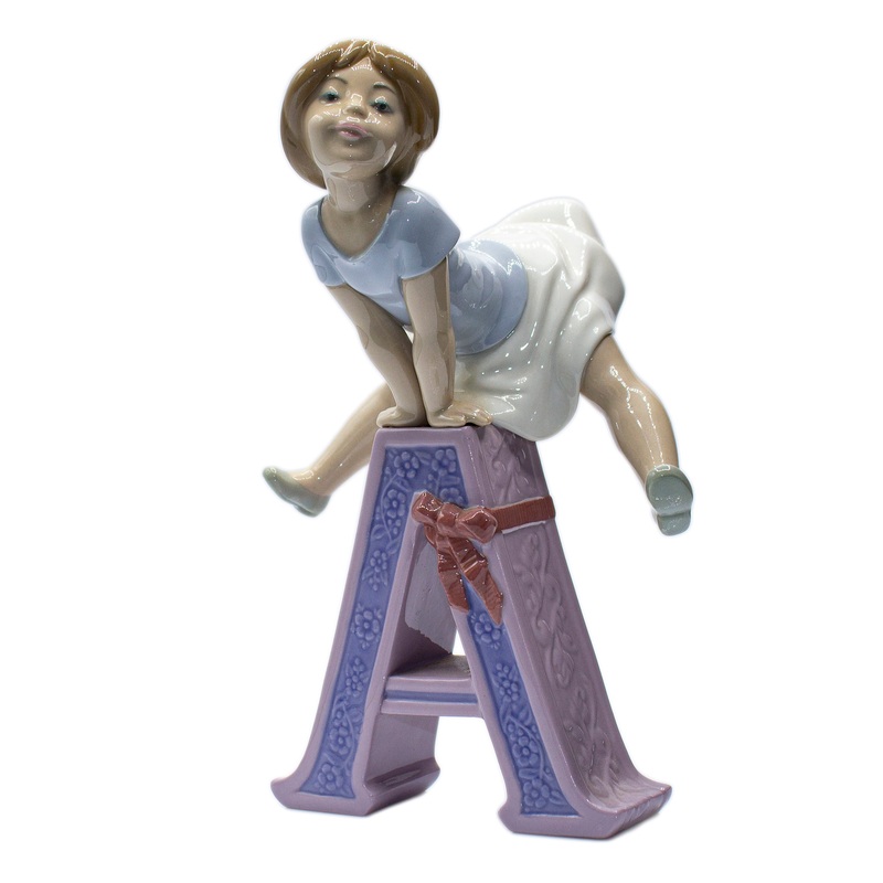Lladr Figurine: 5145 SchoolGirl A