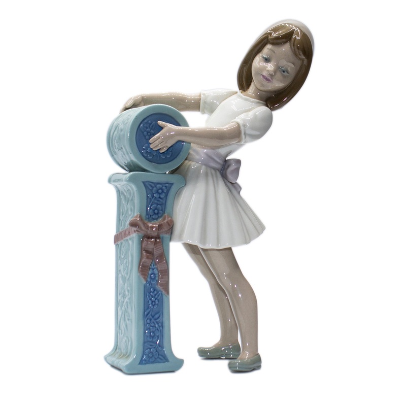 Lladr Figurine: 5147 SchoolGirl I