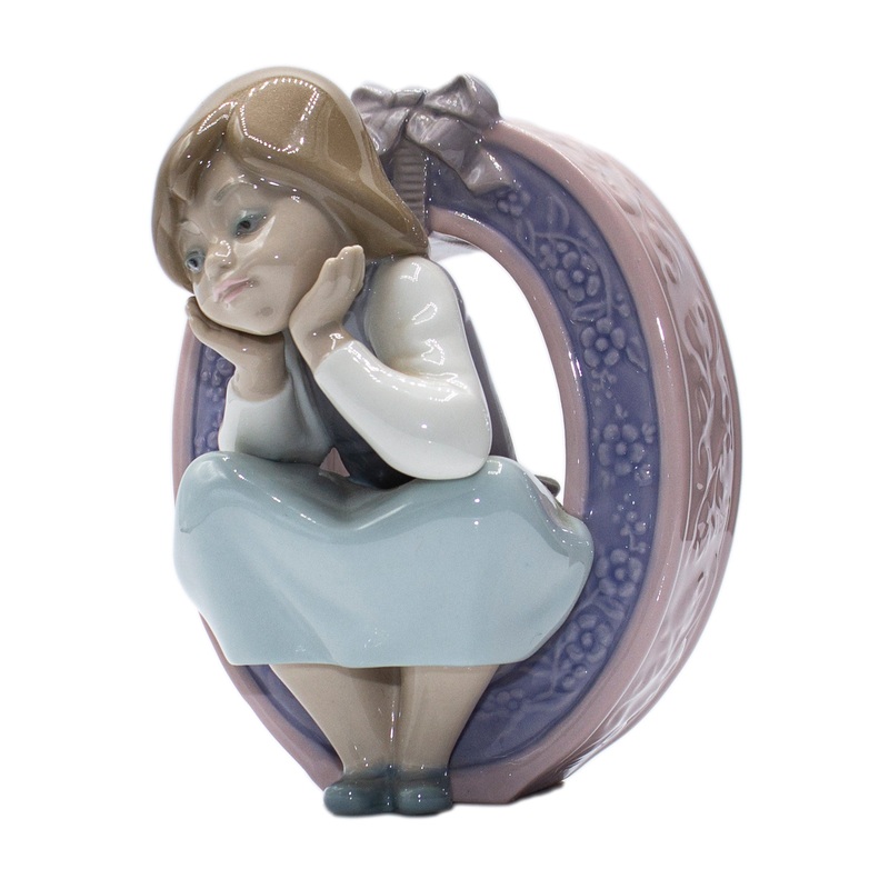 Lladr Figurine: 5148 SchoolGirl O