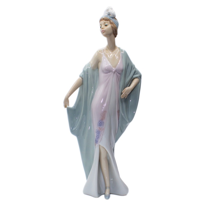 Lladr Figurine: 5787 Sophisticate