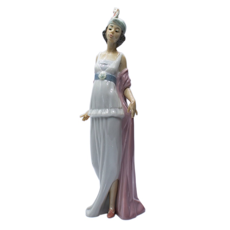 Lladr Figurine: 5788 Talk of the Town