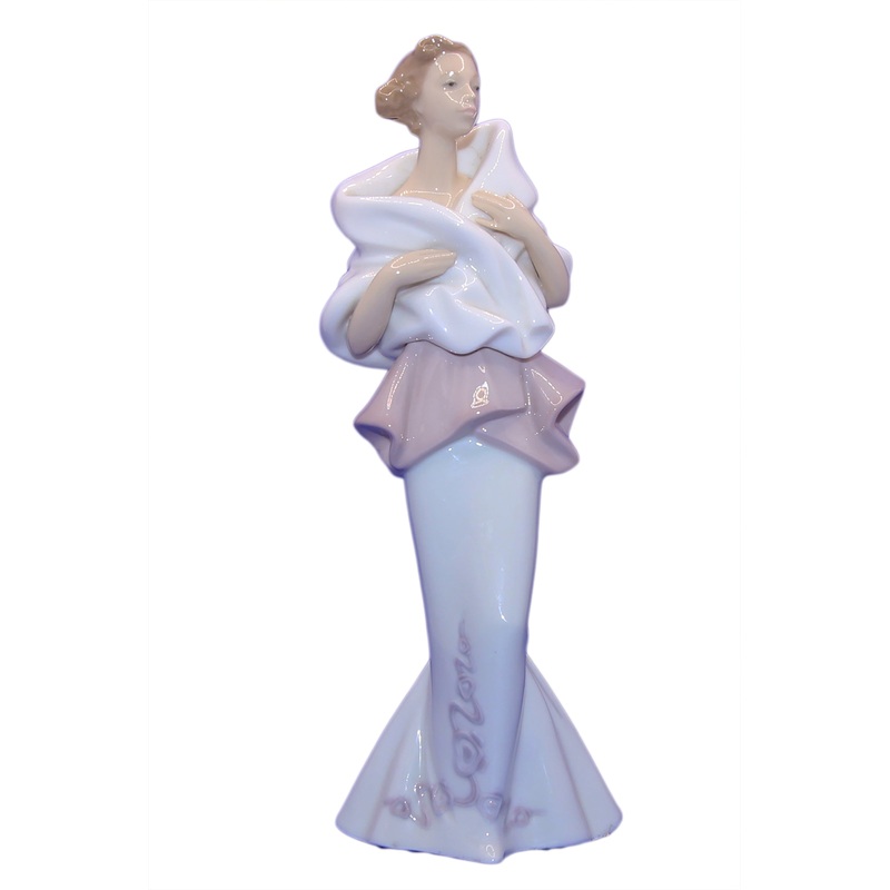 Lladr Figurine: 6594 A Night Out
