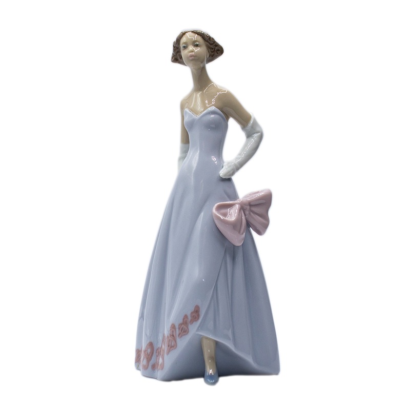 Lladr Figurine: 6595 On The Runway