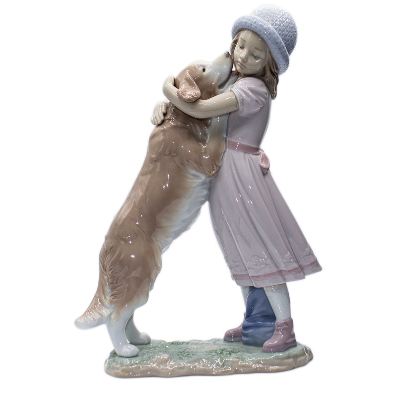 Lladr Figurine: 6903 A Warm Welcome